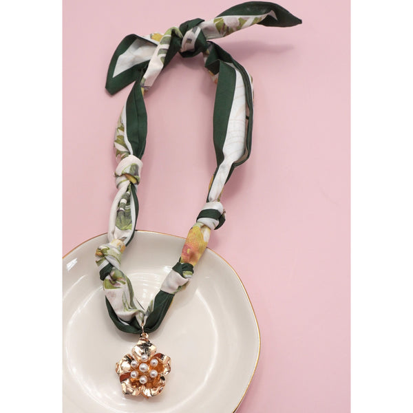 Scarf Charm Necklace: Leaf